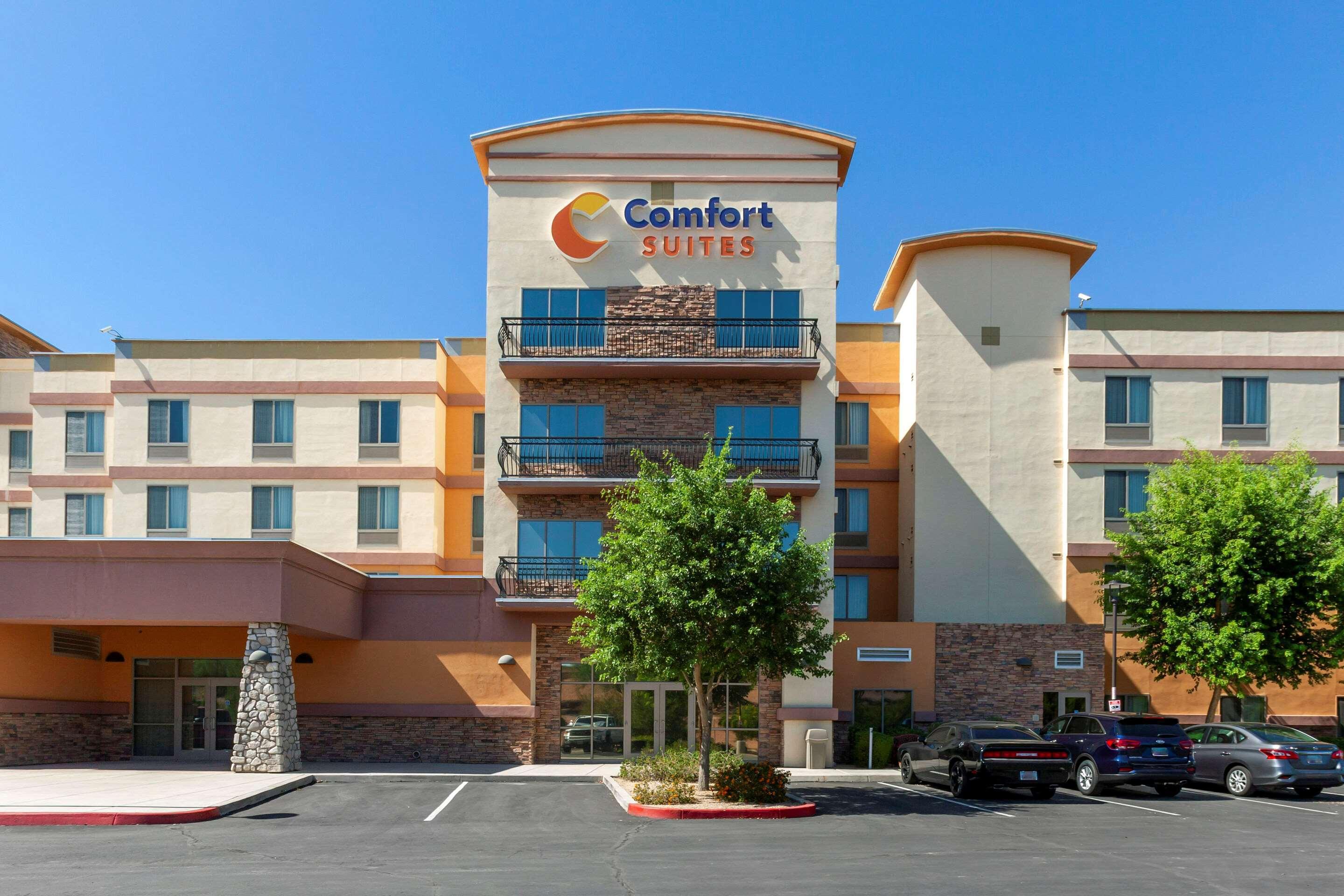 Comfort Suites Glendale - State Farm Stadium Area Exterior photo