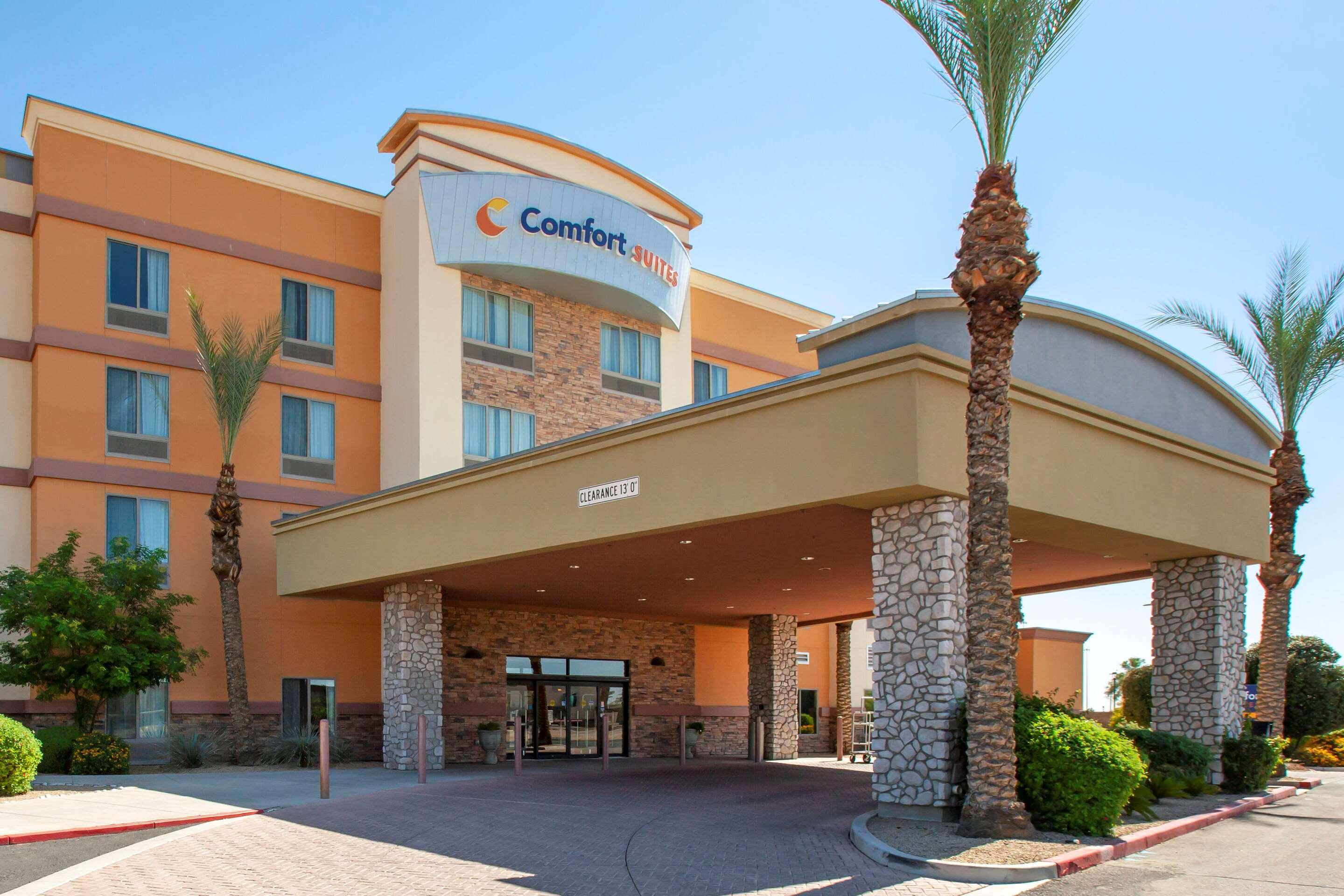 Comfort Suites Glendale - State Farm Stadium Area Exterior photo